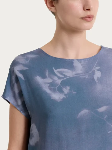 Blusa con manica corta e fantasia in EcoSeta DS85S7 RAGNO FANT. GRAY DAWN