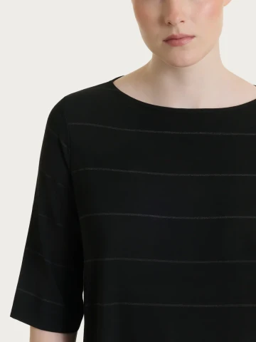 Maglietta con collo a barchetta e micro righe in Summer Light DT15TB FANTASIA NERO